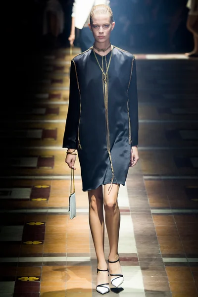 Look 18